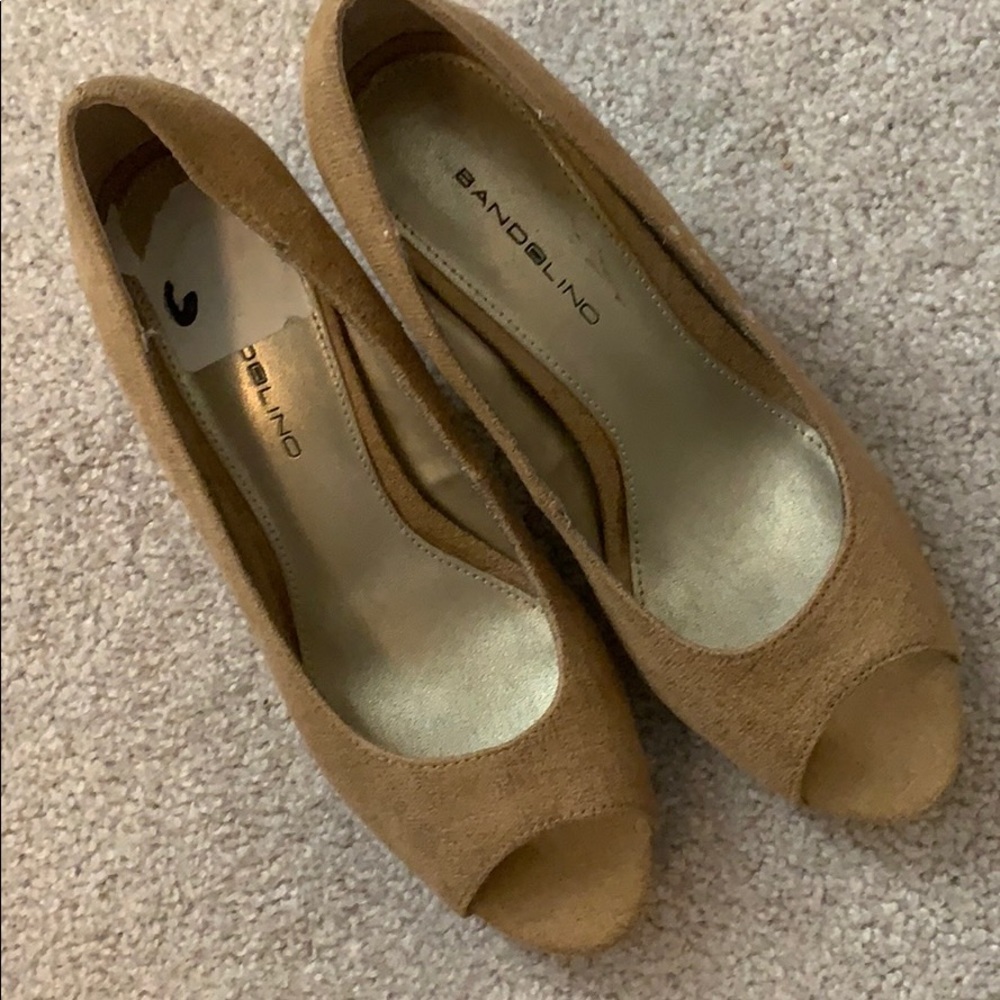 Bandolino peep‎ toe heels size 6